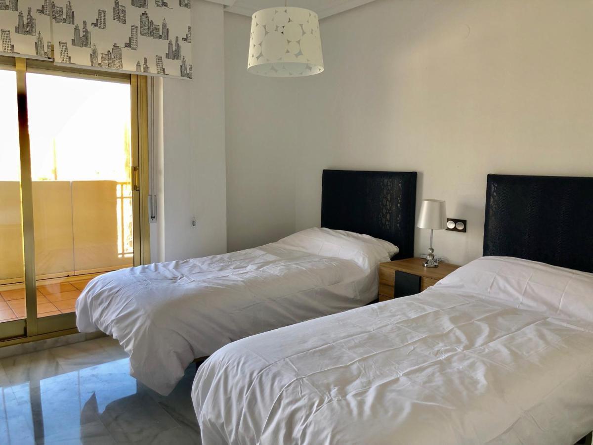 Rentcostadelsol Fuengirola Dona Sofia A Extérieur photo